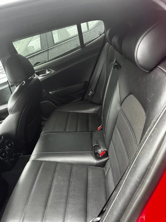 2019 Kia Stinger - Image 10 of 15