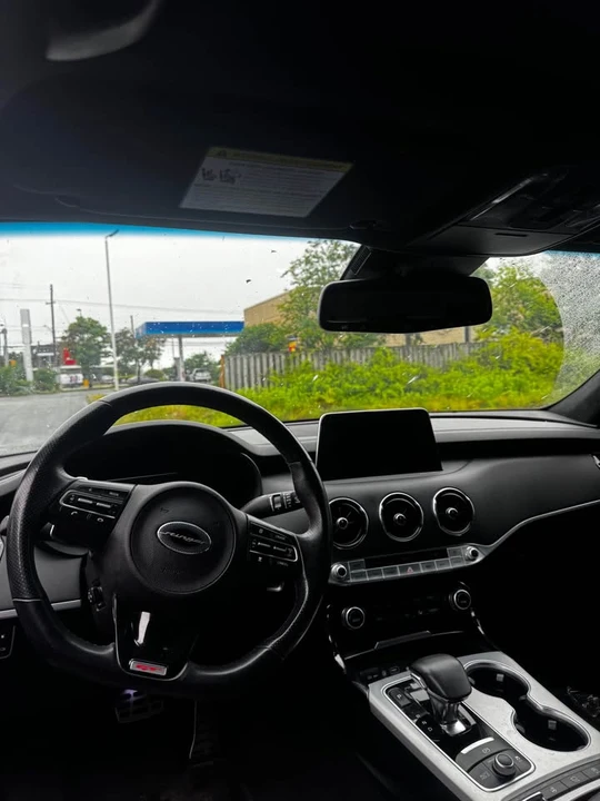 2019 Kia Stinger - Image 8 of 15