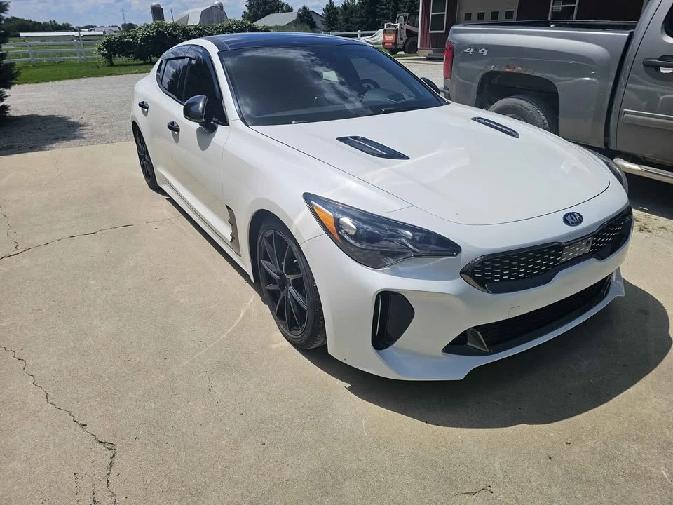 2019 Kia Stinger - Image 2 of 18