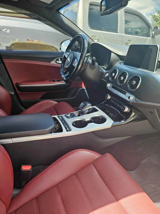2019 Kia Stinger - Image 11 of 18