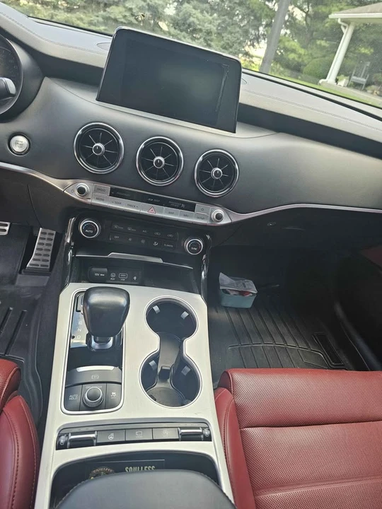 2019 Kia Stinger - Image 15 of 18