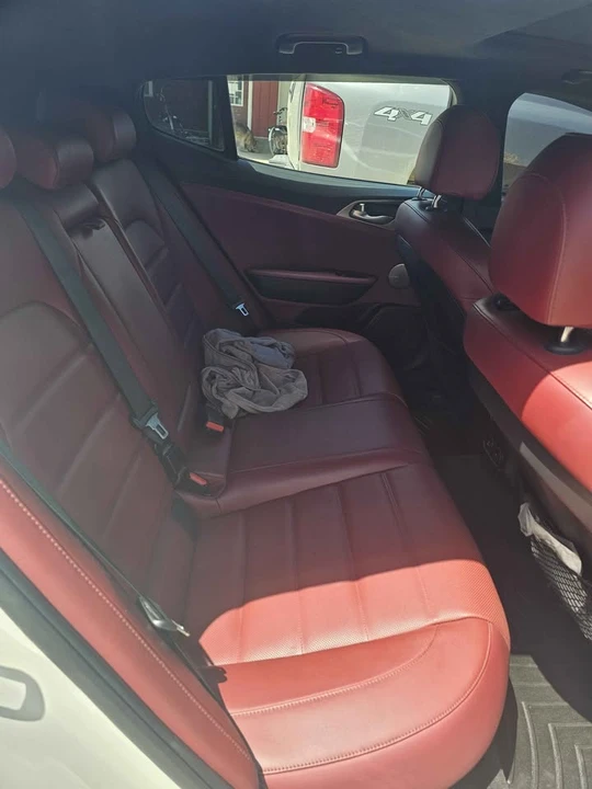2019 Kia Stinger - Image 10 of 18