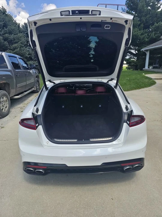 2019 Kia Stinger - Image 7 of 18