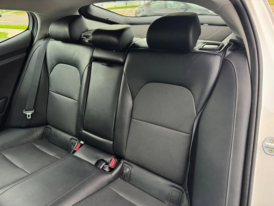 2019 Kia Stinger - Image 15 of 18