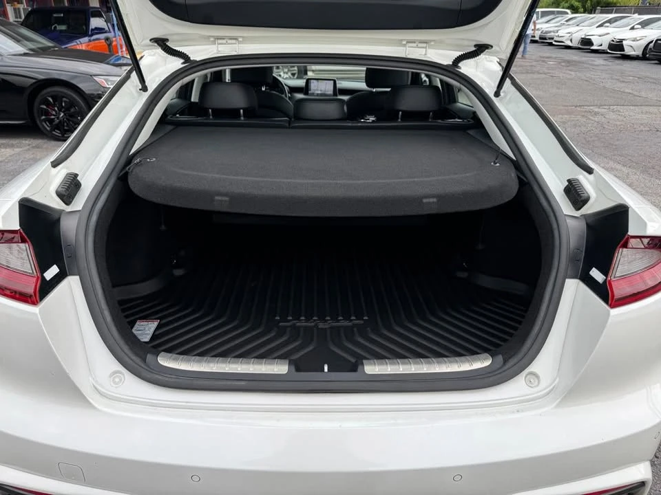 2019 Kia Stinger - Image 16 of 18