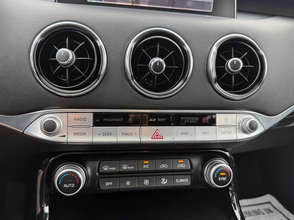 2019 Kia Stinger - Image 11 of 18