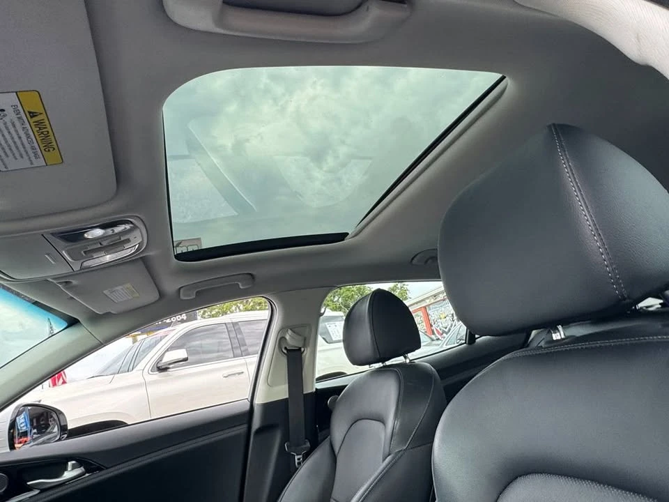 2019 Kia Stinger - Image 7 of 18