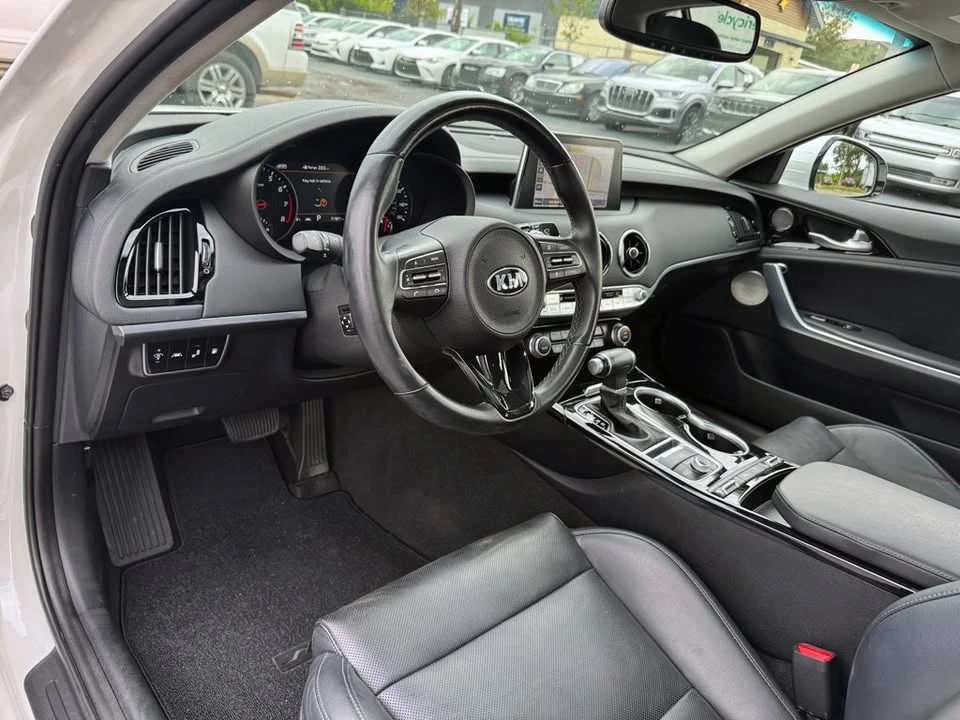 2019 Kia Stinger - Image 8 of 18