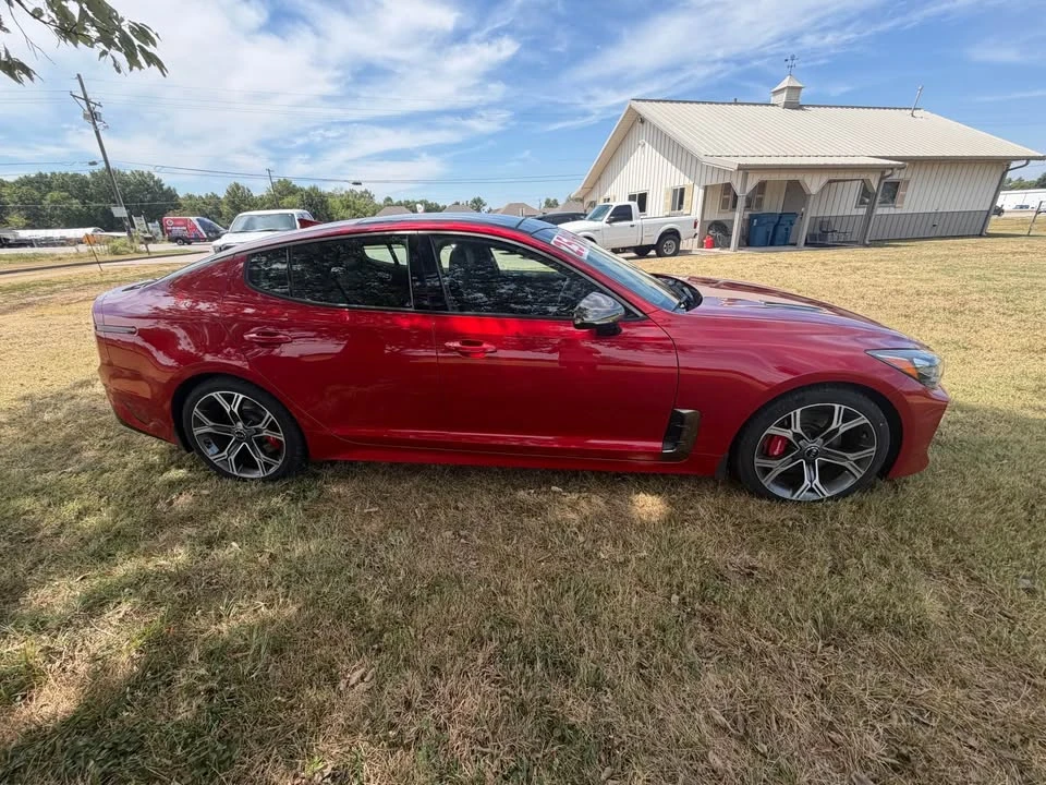 2019 Kia Stinger - Image 4 of 17