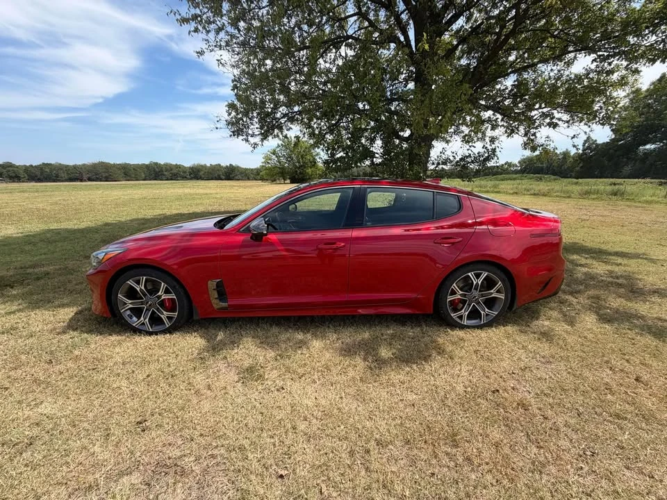 2019 Kia Stinger - Image 2 of 17