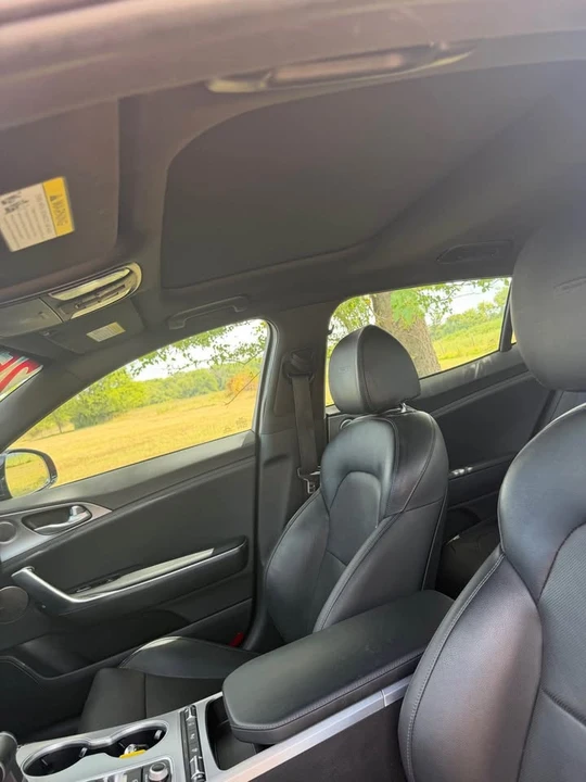 2019 Kia Stinger - Image 14 of 17