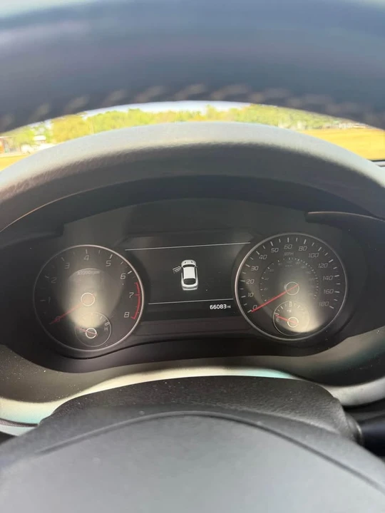2019 Kia Stinger - Image 11 of 17