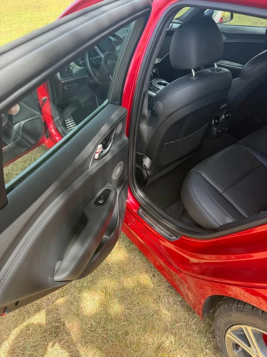 2019 Kia Stinger - Image 15 of 17