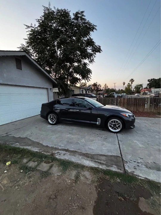 2019 Kia Stinger - Image 2 of 5