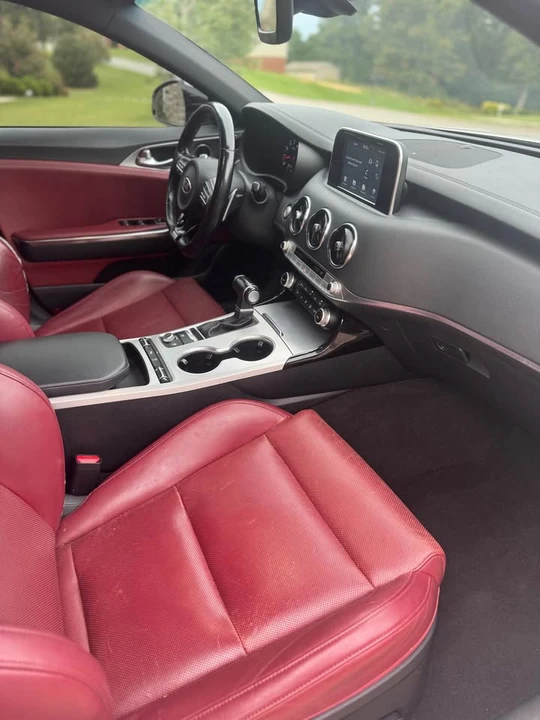2019 Kia Stinger - Image 9 of 20