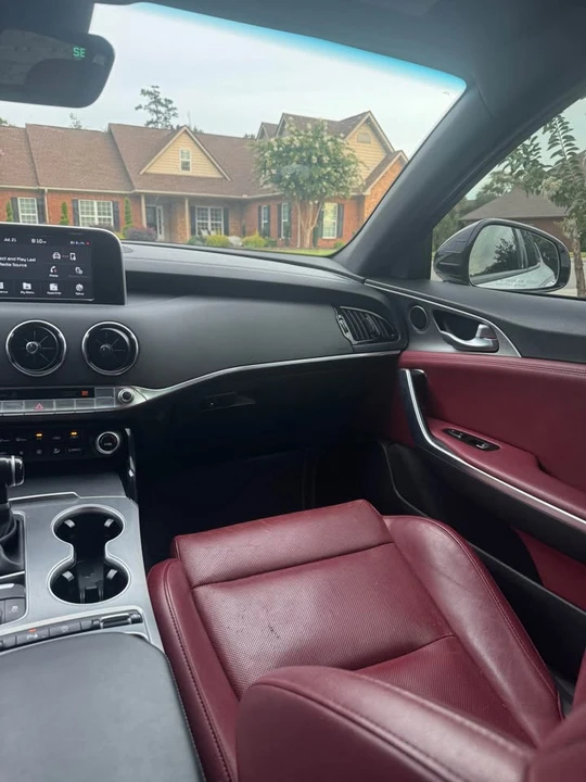 2019 Kia Stinger - Image 8 of 20
