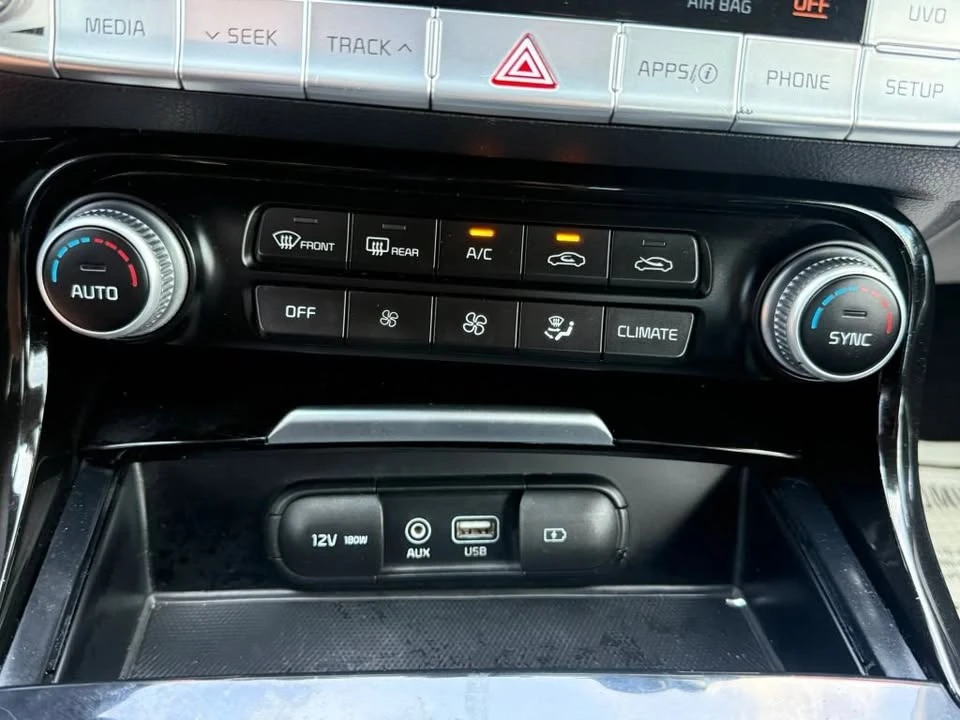 2019 Kia Stinger - Image 16 of 20