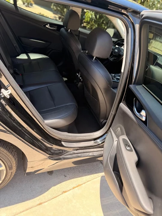 2019 Kia Stinger - Image 8 of 11