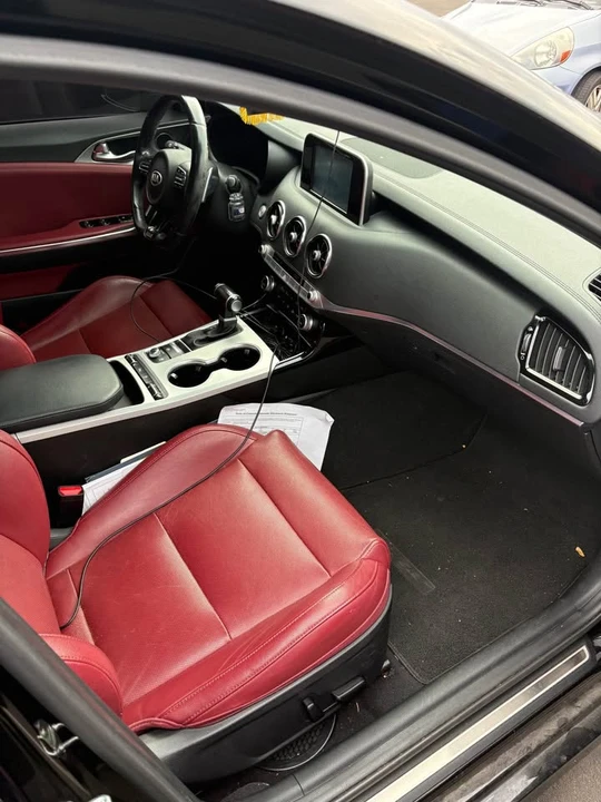 2019 Kia Stinger - Image 17 of 19