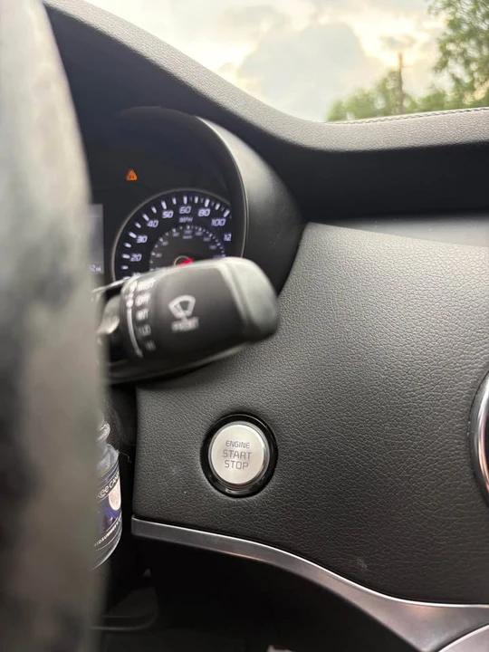 2019 Kia Stinger - Image 18 of 19