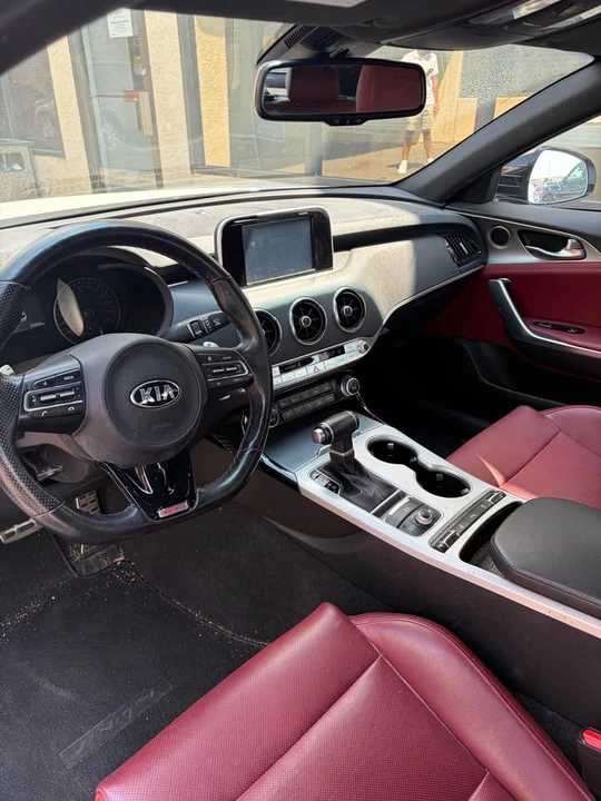 2019 Kia Stinger - Image 4 of 4