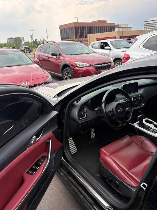 2019 Kia Stinger - Image 14 of 19