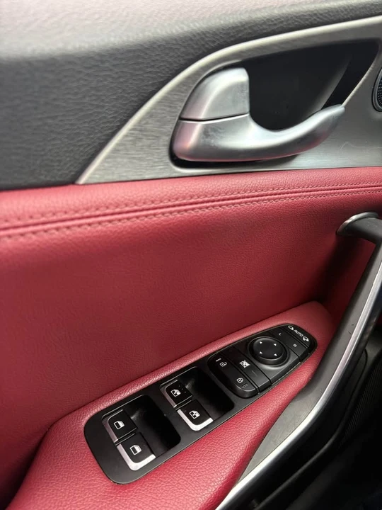 2019 Kia Stinger - Image 9 of 19