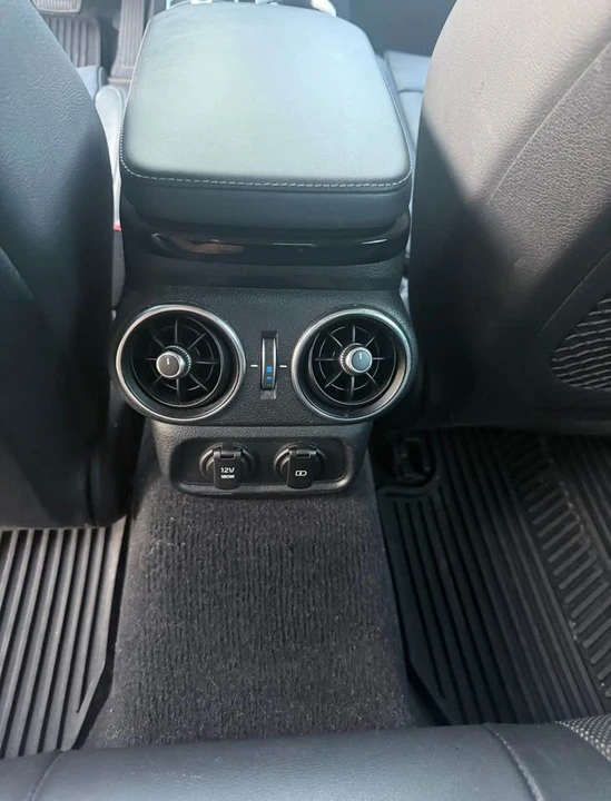 2019 Kia Stinger - Image 9 of 11