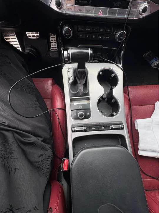 2019 Kia Stinger - Image 12 of 19