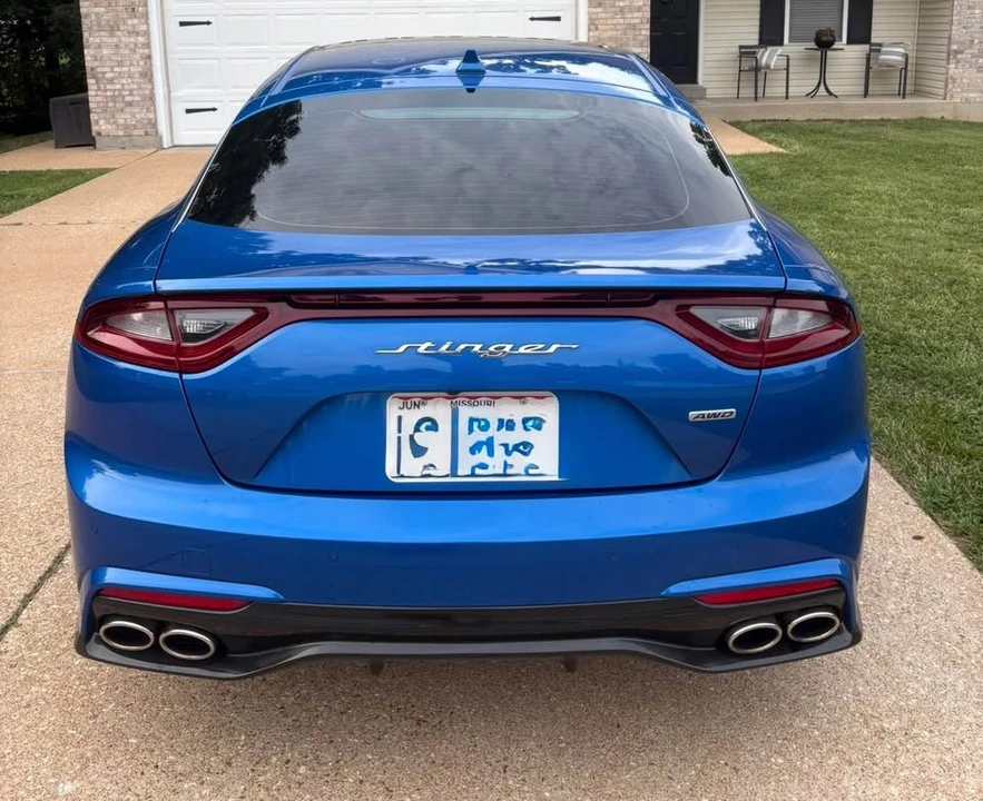 2019 Kia Stinger - Image 2 of 11