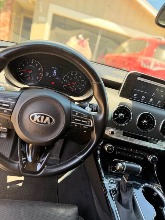 2019 Kia Stinger - Image 2 of 10