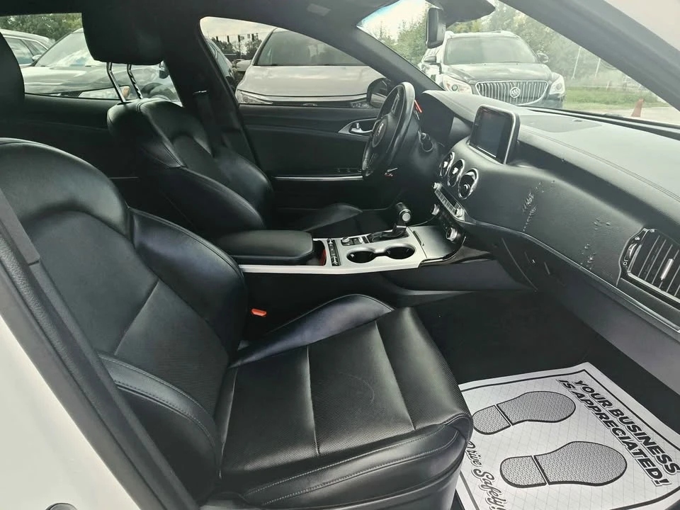 2019 Kia Stinger - Image 9 of 12