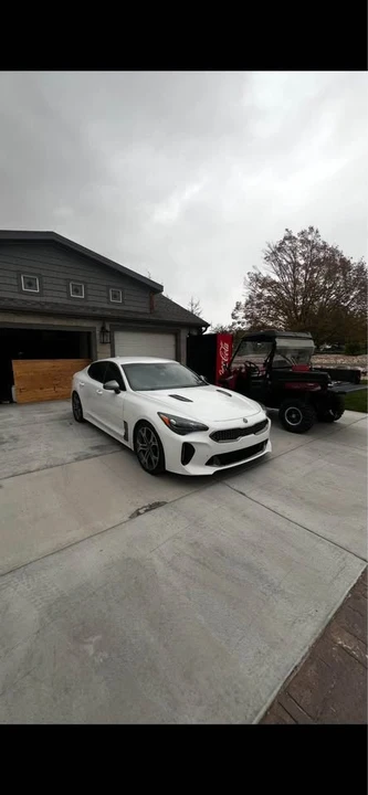 2019 Kia Stinger - Image 2 of 10