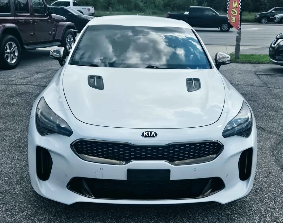2019 Kia Stinger - Image 2 of 12