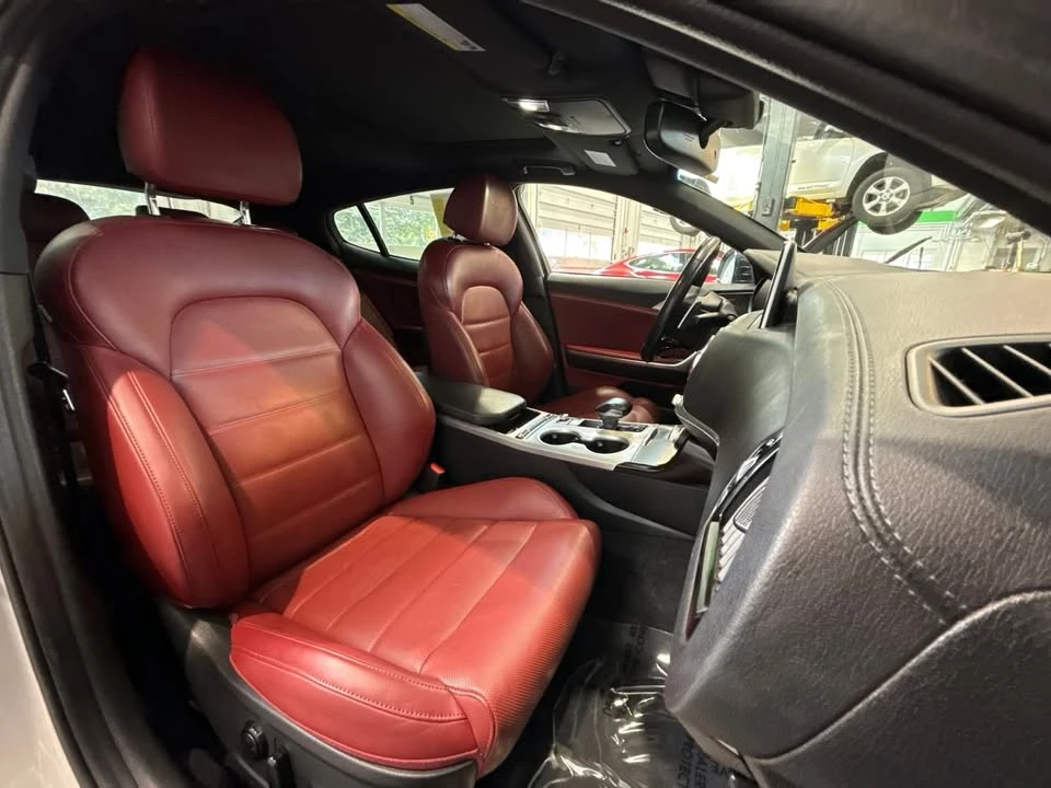 2019 Kia Stinger - Image 12 of 20