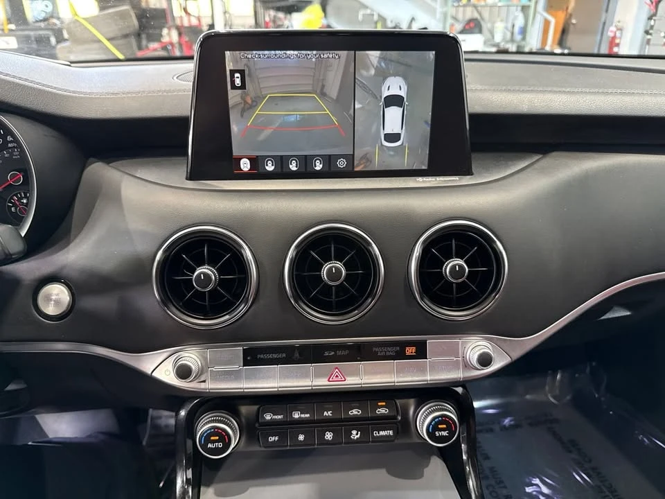 2019 Kia Stinger - Image 10 of 20
