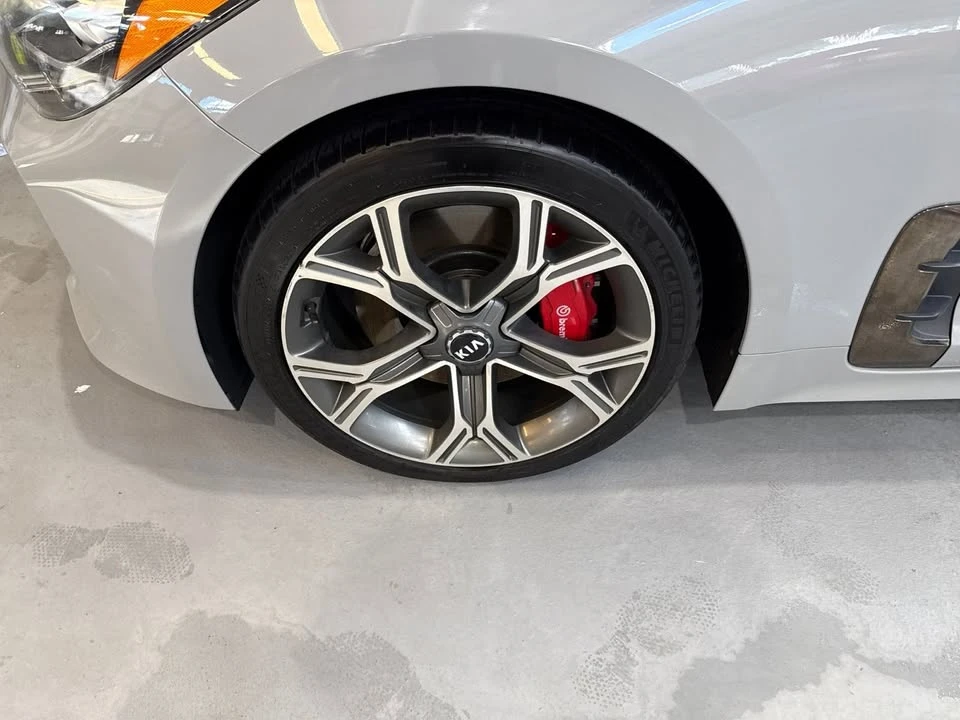 2019 Kia Stinger - Image 17 of 20