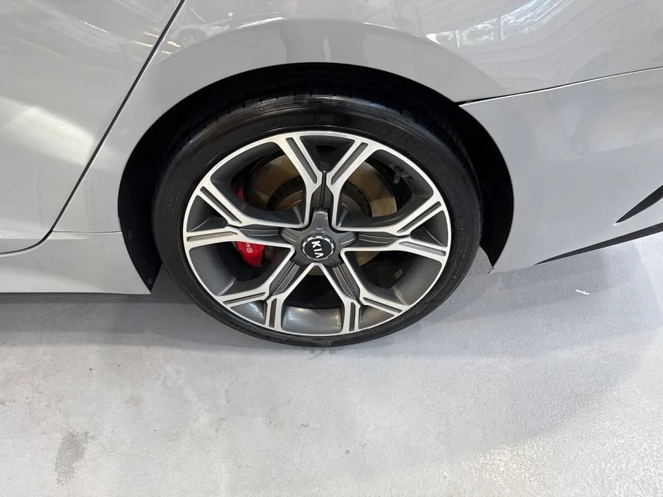 2019 Kia Stinger - Image 18 of 20