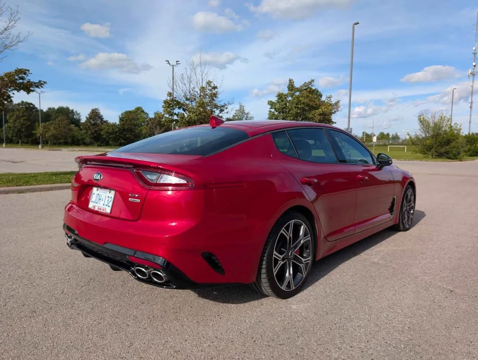 2019 Kia Stinger - Image 2 of 14
