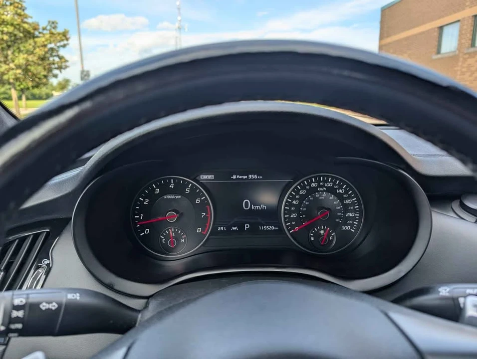 2019 Kia Stinger - Image 9 of 14