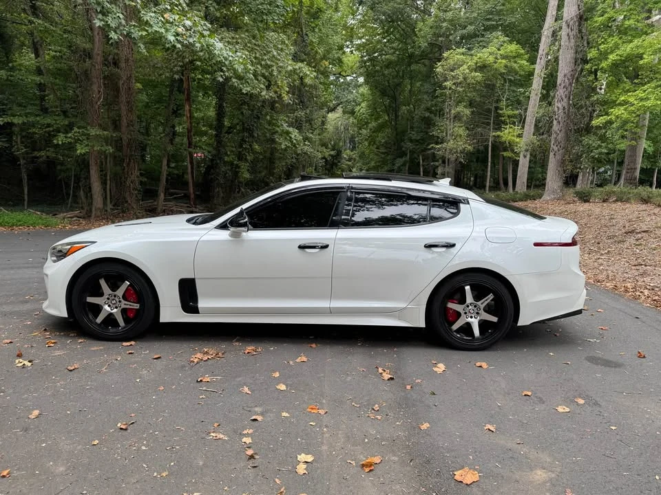 2019 Kia Stinger - Image 2 of 11