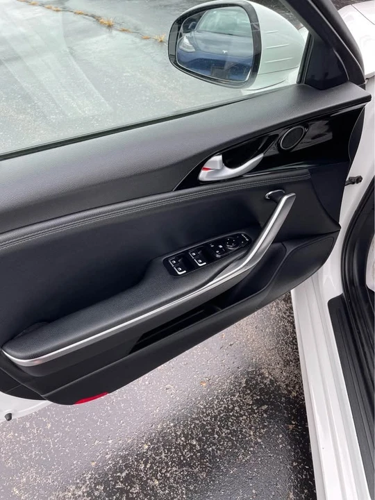 2019 Kia Stinger - Image 9 of 12