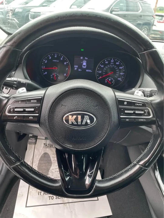 2019 Kia Stinger - Image 8 of 12