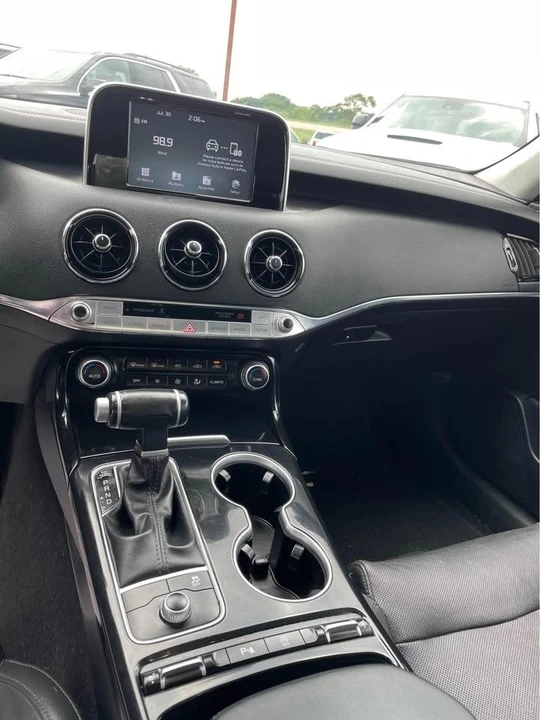 2019 Kia Stinger - Image 7 of 12