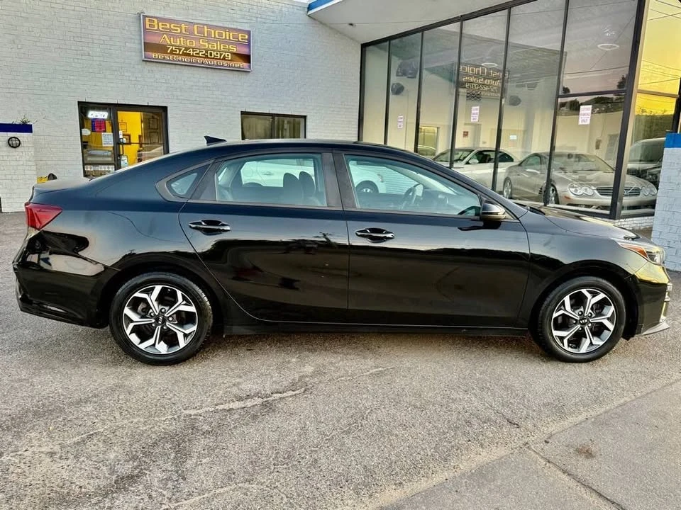 2019 Kia Forte - Image 9 of 18