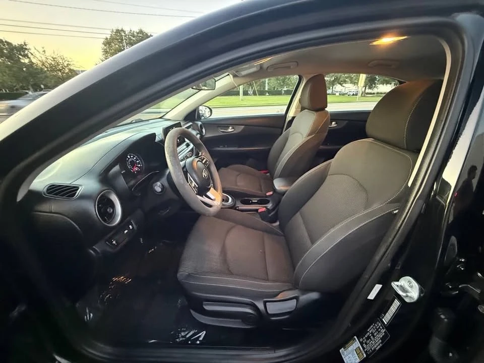 2019 Kia Forte - Image 11 of 18