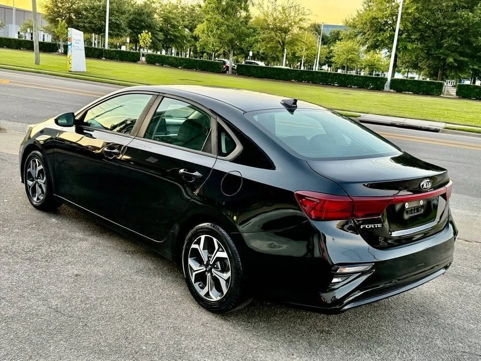 2019 Kia Forte - Image 5 of 18