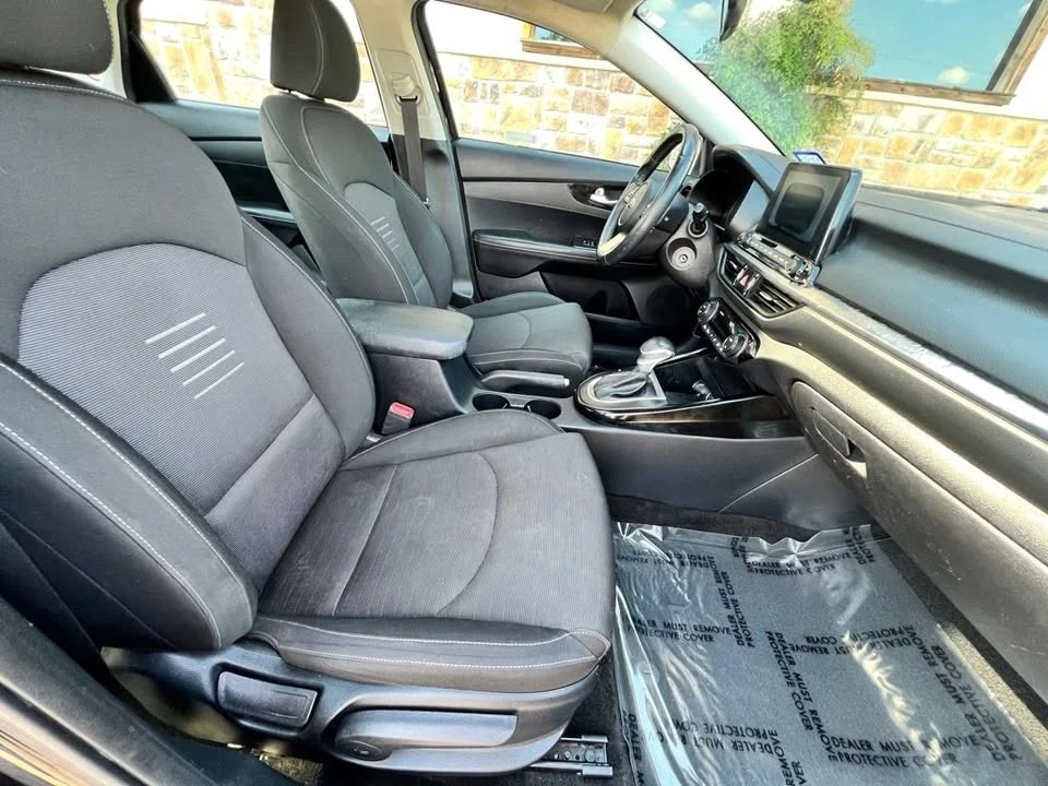 2019 Kia Forte - Image 13 of 20