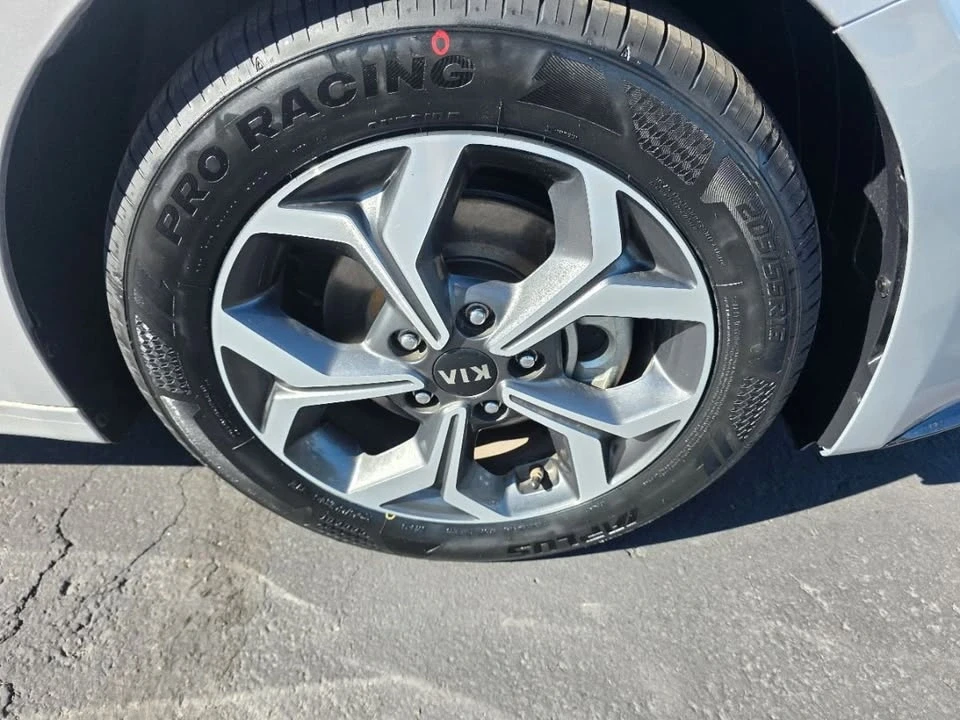 2019 Kia Forte - Image 6 of 20