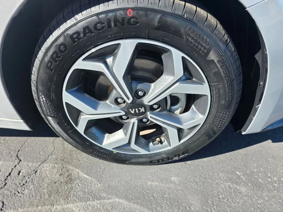2019 Kia Forte - Image 6 of 20